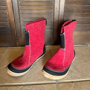 Sleep Red Felt Boots